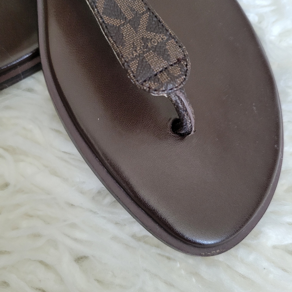 Michael Kors Mk Plate Thong Sandals - Picture 8 of 11